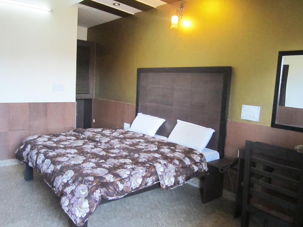 Hotel Chitra Heritage Haridwār Habitación foto