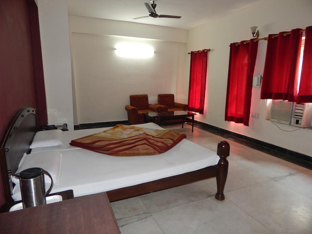 Hotel Chitra Heritage Haridwār Habitación foto